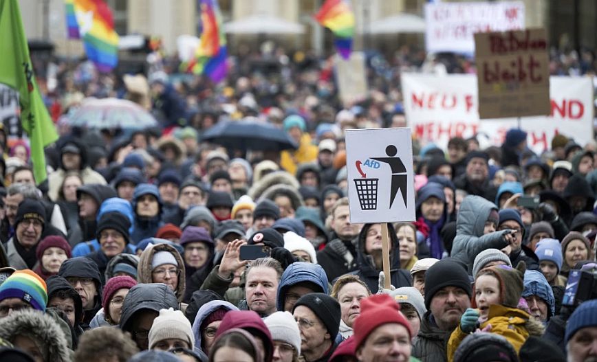 Γερμανία: Χιλιάδες άνθρωποι διαδήλωσαν σήμερα σε πολλές πόλεις της χώρας κατά του ακροδεξιού κόμματος AfD