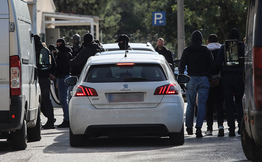 Greek Mafia: Ποινική δίωξη για 9 κακουργήματα και 7 πλημμελήματα άσκησε ο εισαγγελέας σε βάρος των συλληφθέντων