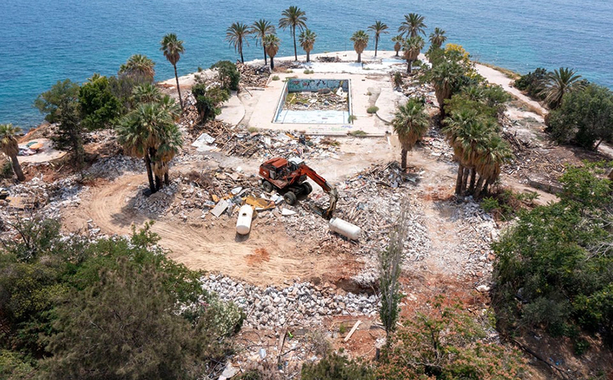 Γκρεμίστηκαν οι εγκαταστάσεις του πρώην Cataralla στη Γλυφάδα
