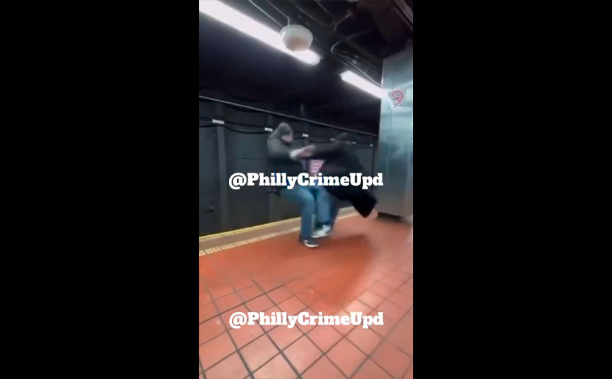 Πλακώθηκαν στο μετρό της Φιλαδέλφεια, ο ένας έπεσε στην αποβάθρα και τον παρέσυρε ο συρμός