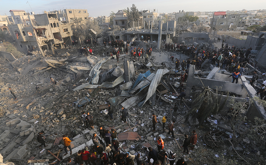 Η Χαμάς εξετάζει πρόταση συμφωνίας για κατάπαυση του πυρός στη Γάζα &#8211; Πλησιάζουν τους 27.000 οι νεκροί Παλαιστίνιοι