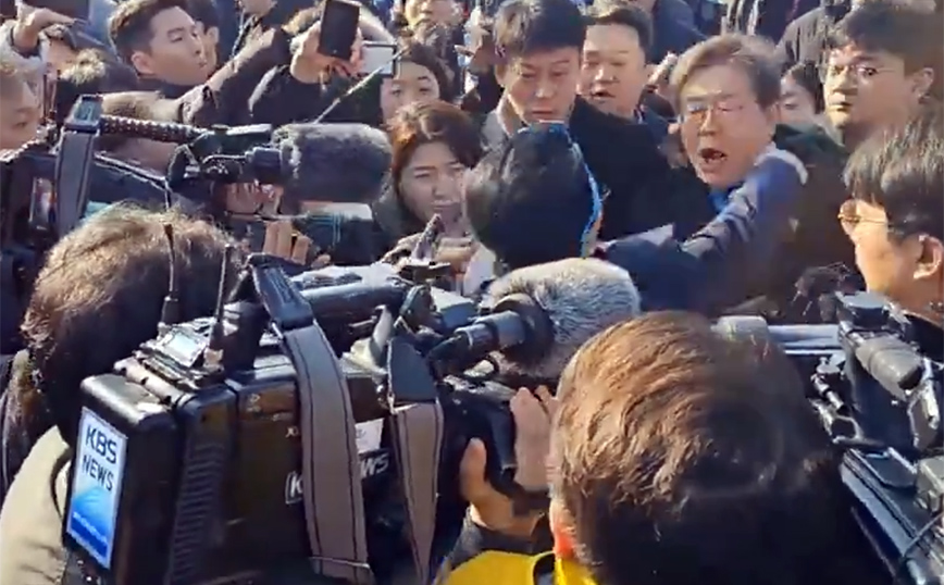 Eπίθεση σε γυναίκα βουλευτή στη Νότια Κορέα – Πληροφορίες ότι μεταφέρθηκε αιμόφυρτη στο νοσοκομείο