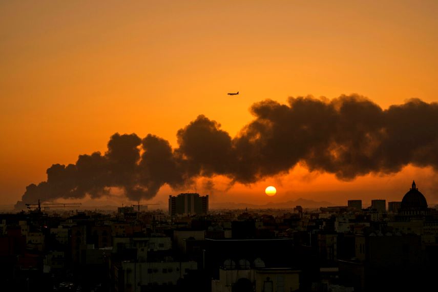 Η Shell αναστέλλει τις διελεύσεις από την Ερυθρά Θάλασσα υπό τον φόβο νέων επιθέσεων των Χούθι