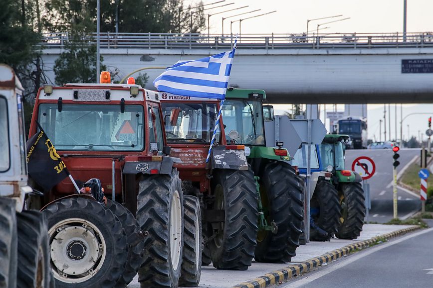 Διαπραγματεύσεις μεταξύ κυβέρνησης και αγροτών ενόψει του συλλαλητηρίου της Τρίτης στην Αθήνα