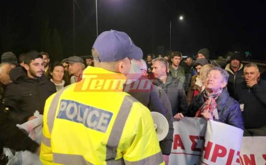 Ένταση μεταξύ αγροτών και αστυνομίας στο Αίγιο &#8211; Ολιγόλεπτος αποκλεισμός της Ολυμπίας Οδού