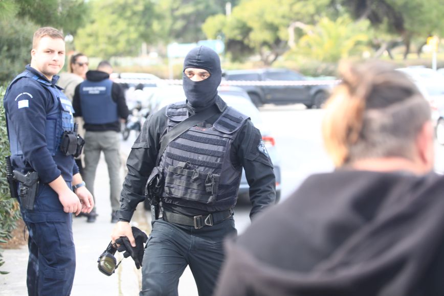 Οι επίλεκτοι της ΕΚΑΜ για τις δύσκολες αποστολές της αστυνομίας &#8211; Οι άνθρωποι πίσω από τις κουκούλες και τα αλεξίσφαιρα
