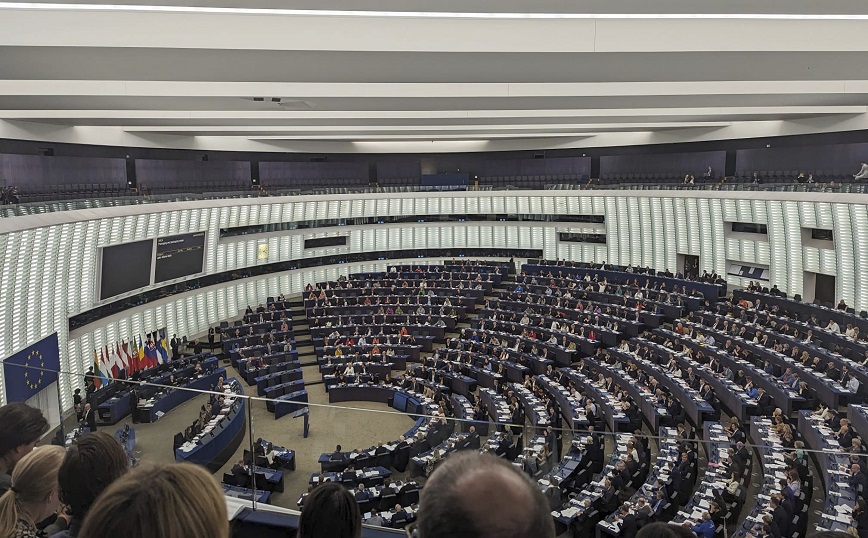 Κυβερνητικές πηγές: Πολιτικά υποκινούμενη ομάδα ευρωβουλευτών συκοφαντεί την Ελλάδα στο Ευρωκοινοβούλιο