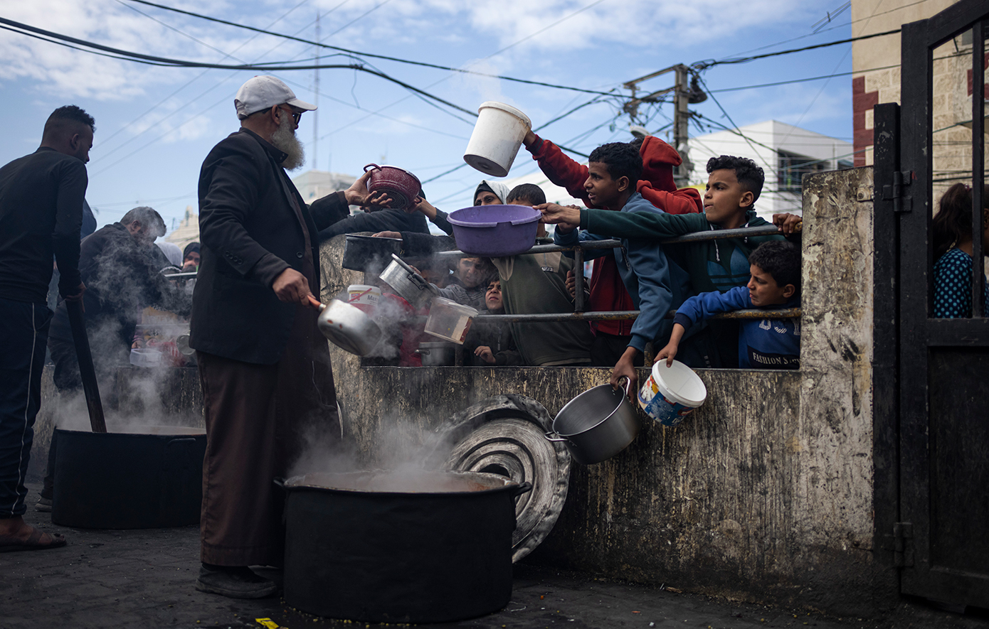 «Χρησιμοποιούν την πείνα ως &#8220;πολεμικό όπλο&#8221;» λέει ο Μπορέλ για τη Λωρίδα της Γάζας