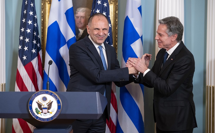 Συνάντηση Γεραπετρίτη – Μπλίνκεν: Η Ελλάδα υπέγραψε τη συμφωνία «Άρτεμις»