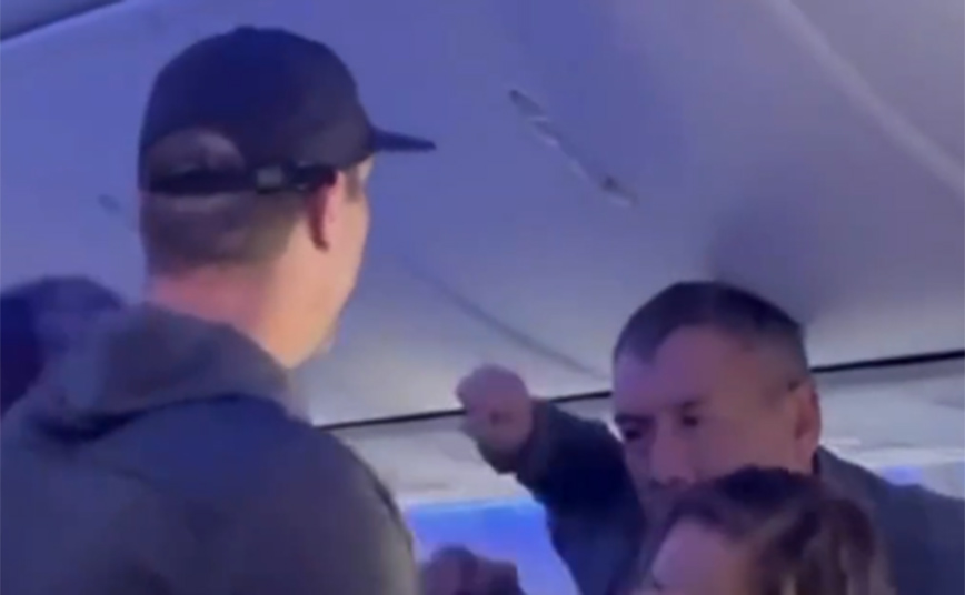 Χαμός σε πτήση, έπεσαν μπουνιές ανάμεσα σε επιβάτες – Βίντεο με το απαράδεκτο περιστατικό