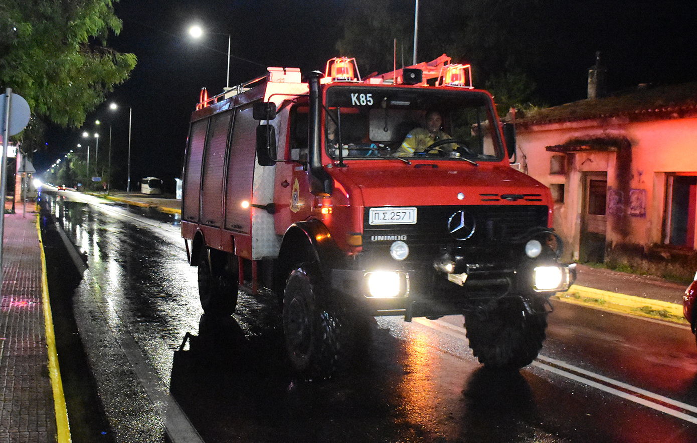 Στις φλόγες διαμέρισμα στο κέντρο της Αθήνας – Βρέθηκαν δύο άτομα χωρίς τις αισθήσεις τους