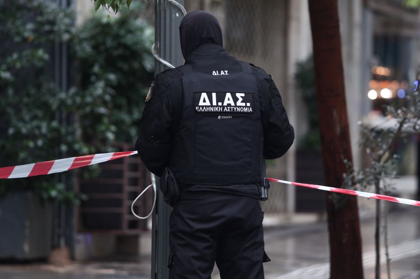 Συναγερμός στην Αθήνα: Τηλεφωνήματα για βόμβες σε πρεσβείες και στη Βουλή