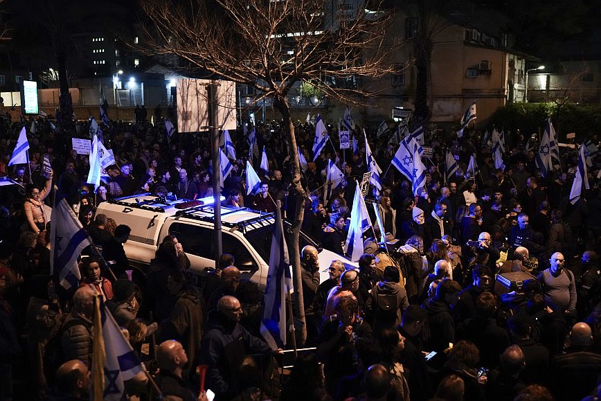 Ο Νετανιάχου απέρριψε τις εκκλήσεις για πρόωρες εκλογές καθώς χιλιάδες πολίτες διαδήλωσαν στο Τελ Αβίβ
