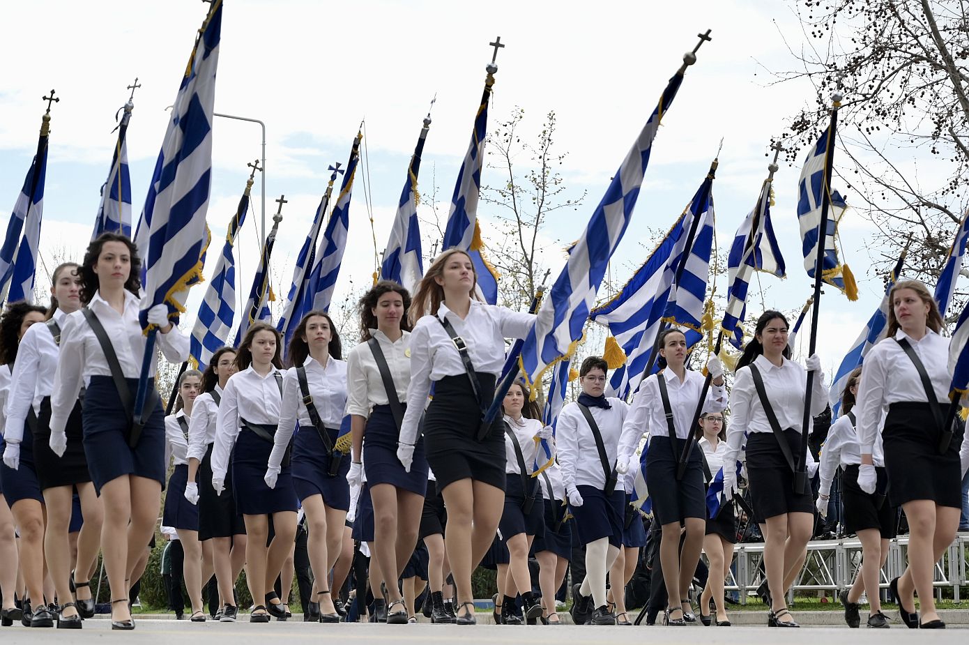Με λαμπρότητα πραγματοποιήθηκε η μαθητική παρέλαση στη Θεσσαλονίκη για την 25η Μαρτίου