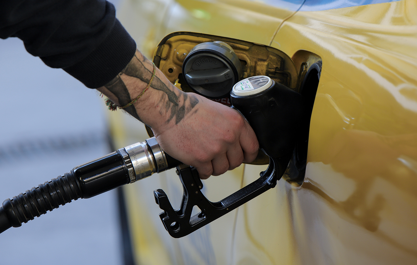 Στα ύψη οι τιμές του πετρελαίου και της βενζίνης &#8211; Πού έχει ξεπεράσει τα 2 ευρώ το λίτρο
