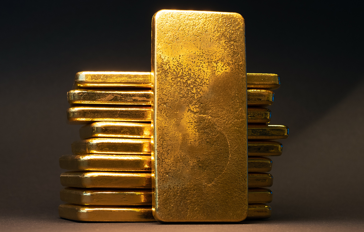 Νέο ιστορικό ρεκόρ για τον χρυσό, ξεπέρασε τα 2.200 δολάρια η ουγγιά