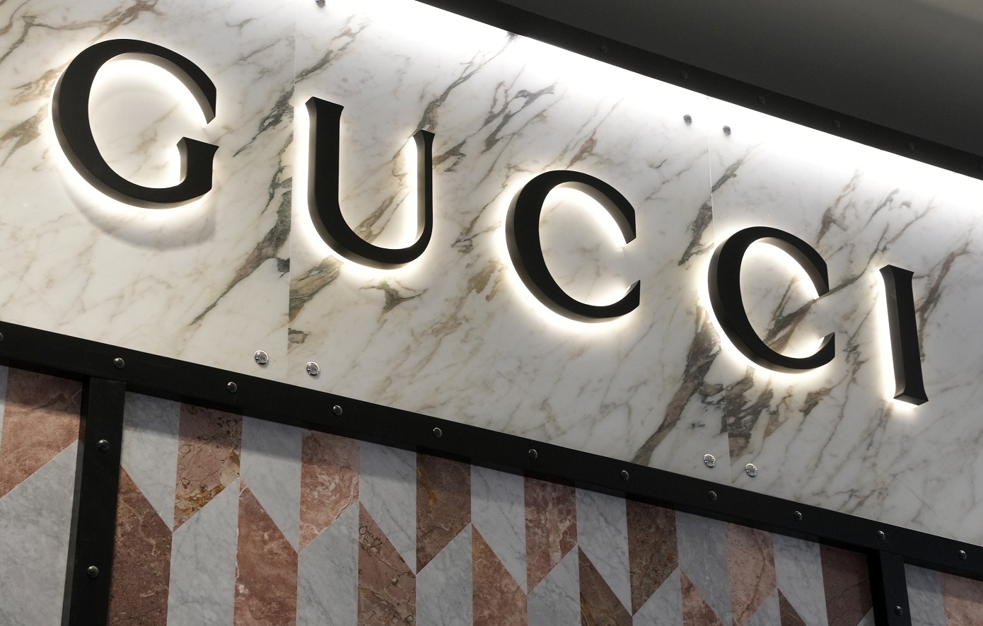 Καταρρέει η μετοχή της Gucci – Έχασε περισσότερα από 7 δισ. ευρώ ο ιταλικός κολοσσός