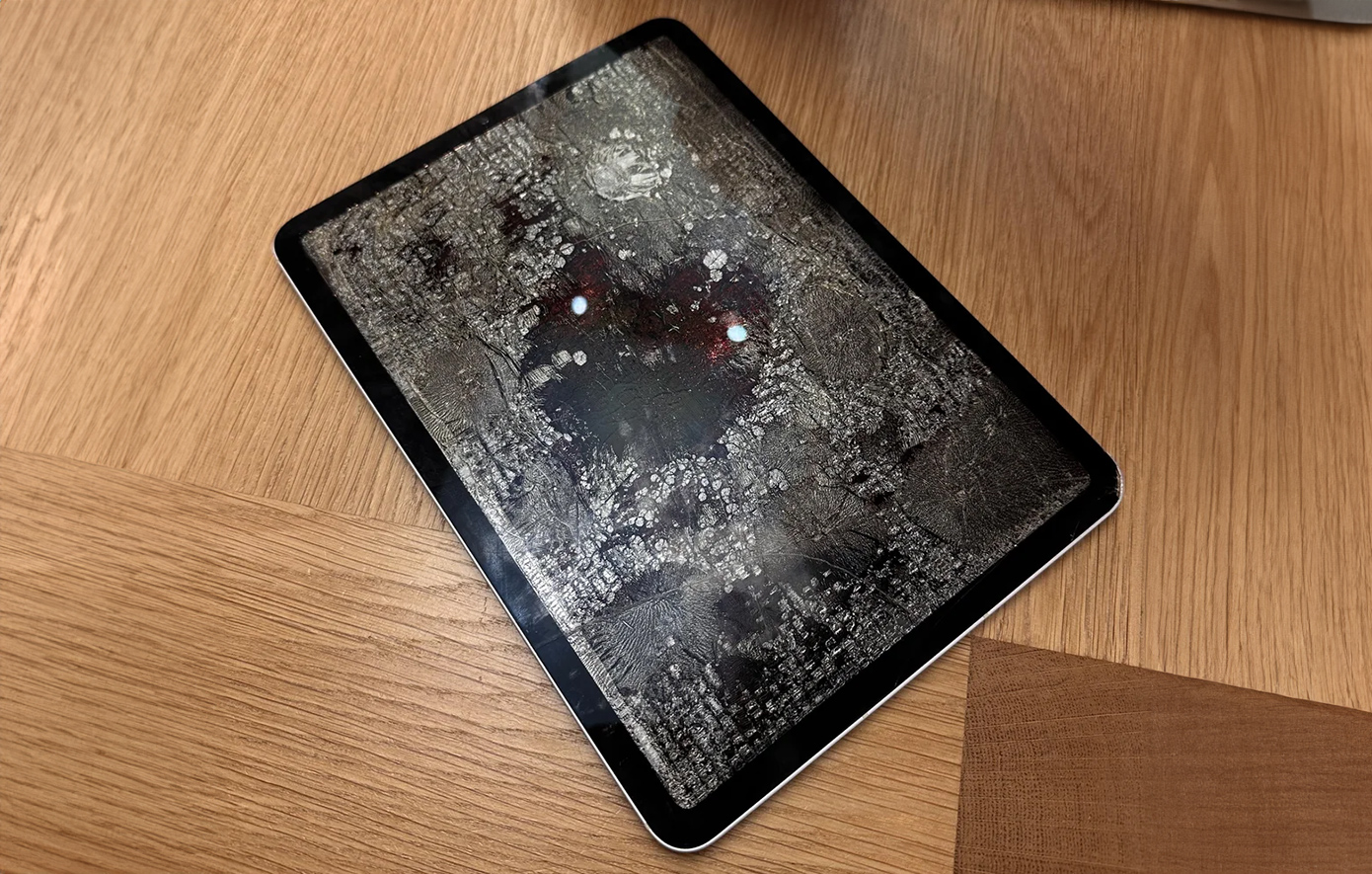 Γυναίκα&#8230; έψησε κατά λάθος το iPad στο φούρνο και οι χρήστες είπαν ότι έφτιαξε ένα ακριβό «Apple Crumble»