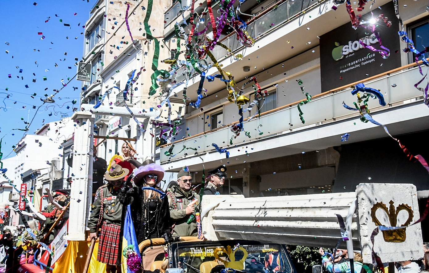 Πατρινό καρναβάλι: Φαντασμαγορικό θέαμα με 60.000 καρναβαλιστές