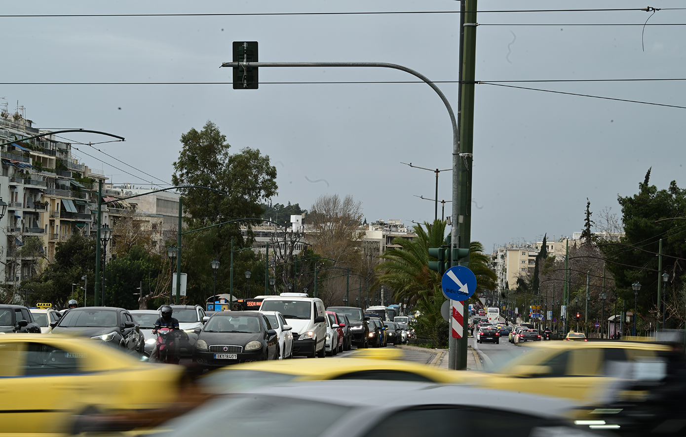 Αποκαταστάθηκε η κυκλοφορία των οχημάτων στο κέντρο της Αθήνας μετά τη στρατιωτική παρέλαση