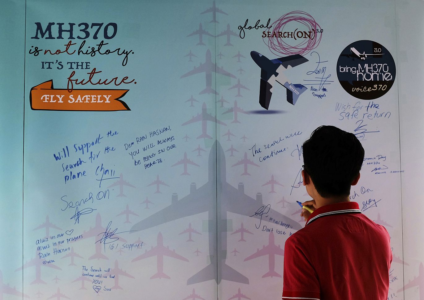 Malaysia Airlines: Η Μαλαισία αποφασισμένη να βρει το αεροσκάφος 10 χρόνια μετά &#8211; Πιθανή η επανέναρξη των ερευνών