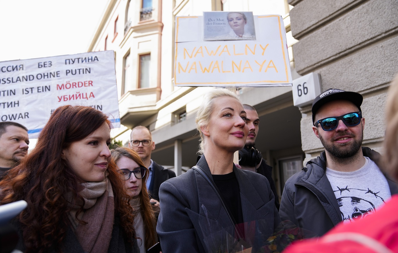 «Μεσημέρι κατά του Πούτιν»: Χιλιάδες Ρώσοι ψηφοφόροι εκπλήρωσαν την «τελευταία επιθυμία» του Ναβάλνι