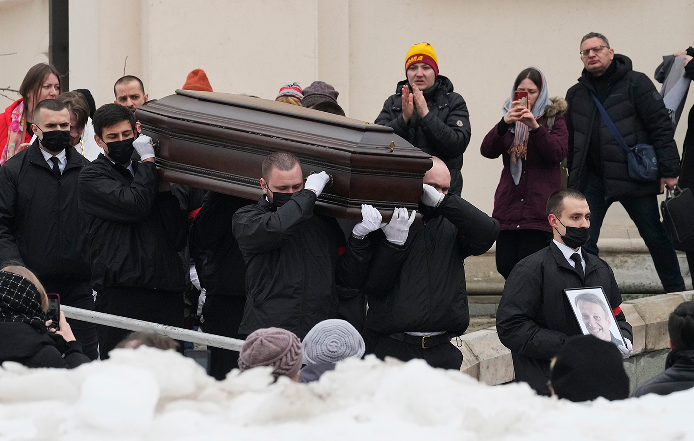 Συλλήψεις μετά την κηδεία του Ναβάλνι καταγγέλλουν Ρώσοι ακτιβιστές