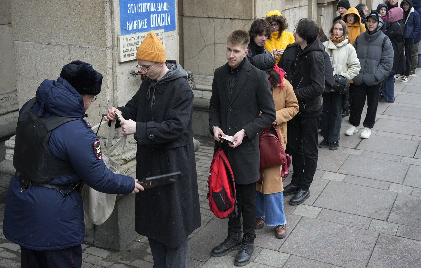 Τουλάχιστον 74 άνθρωποι έχουν συλληφθεί κατά τη διάρκεια των προεδρικών εγκλογών στη Ρωσία