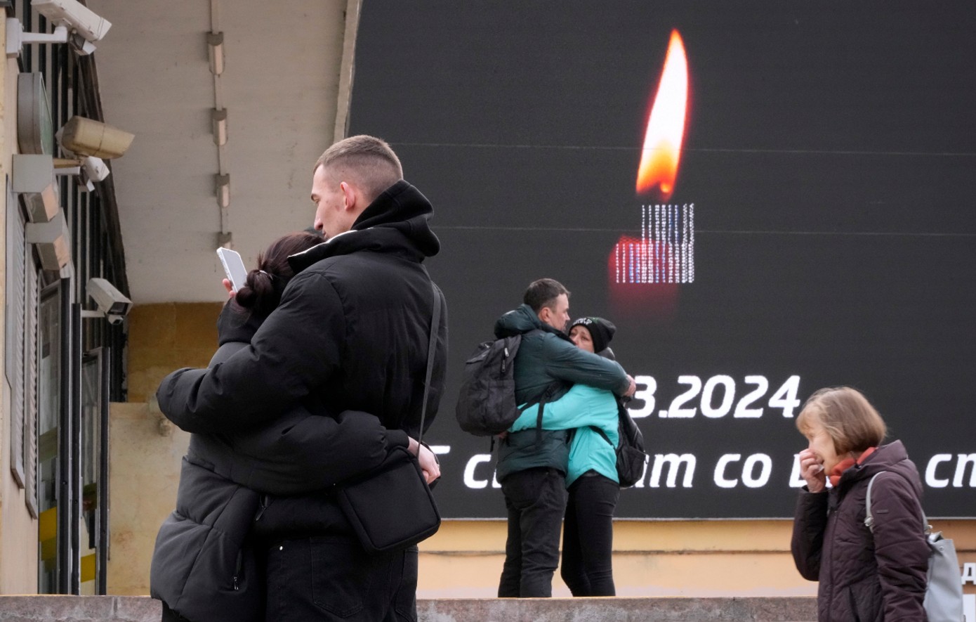 Στους 137 οι νεκροί από το μακελειό στη Μόσχα &#8211; Τα αναπάντητα ερωτήματα κι ο «πόλεμος» για τον υπεύθυνο