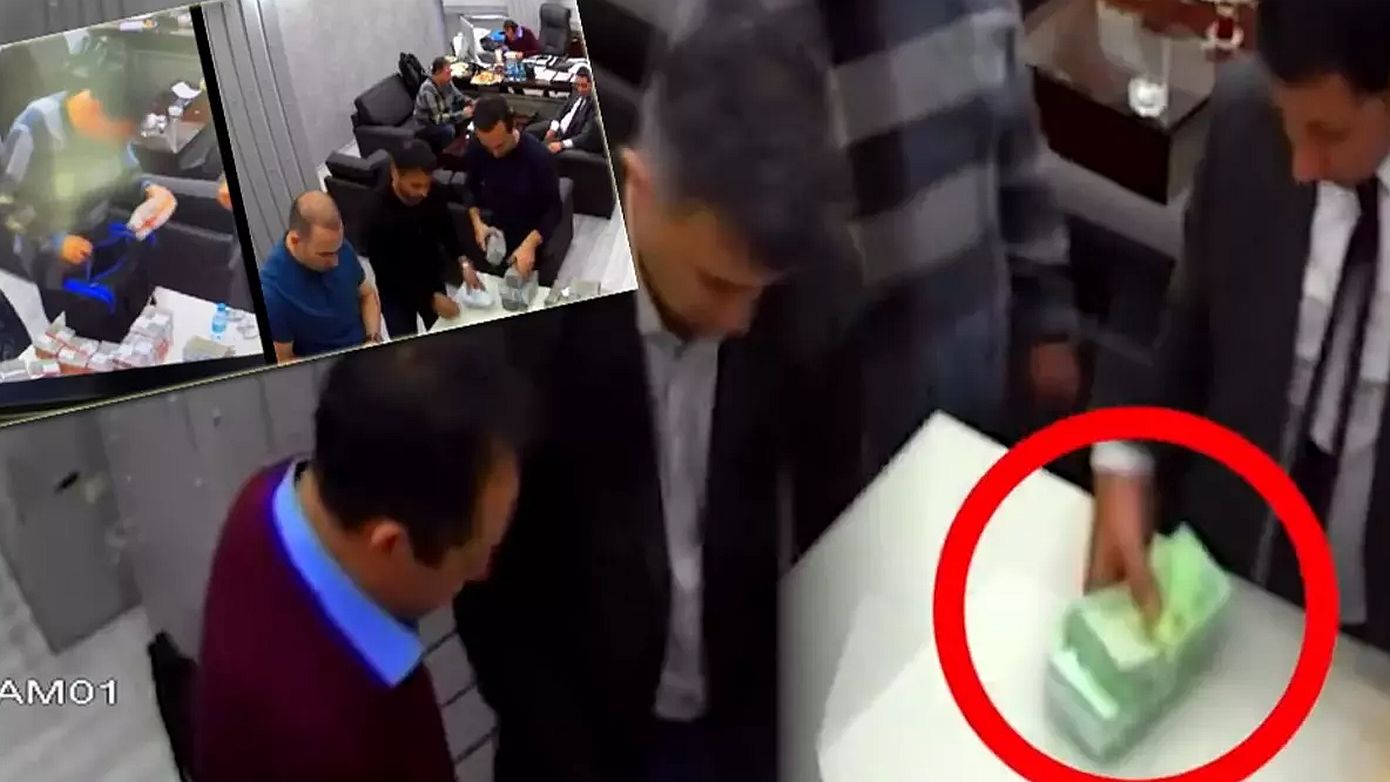 Σκάνδαλο δωροδοκίας στην Τουρκία λίγο πριν τις εκλογές: Βίντεο δείχνει στελέχη του Ιμάμογλου να μετρούν δεσμίδες χρημάτων