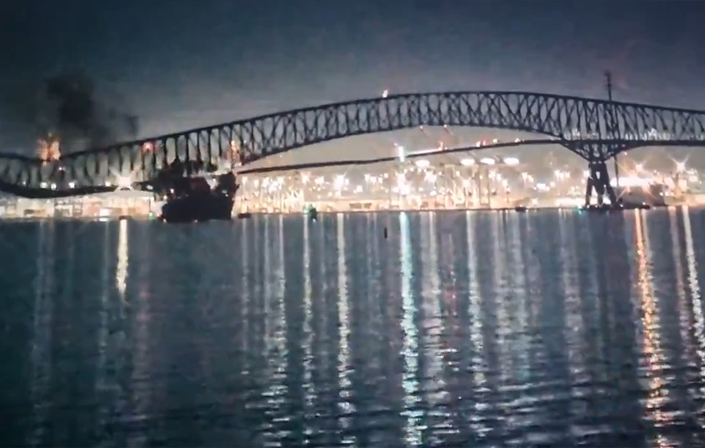 Σοκαριστικό βίντεο &#8211; Κατέρρευσε η γέφυρα Key Bridge στη Βαλτιμόρη, έπεσε επάνω της φορτηγό πλοίο