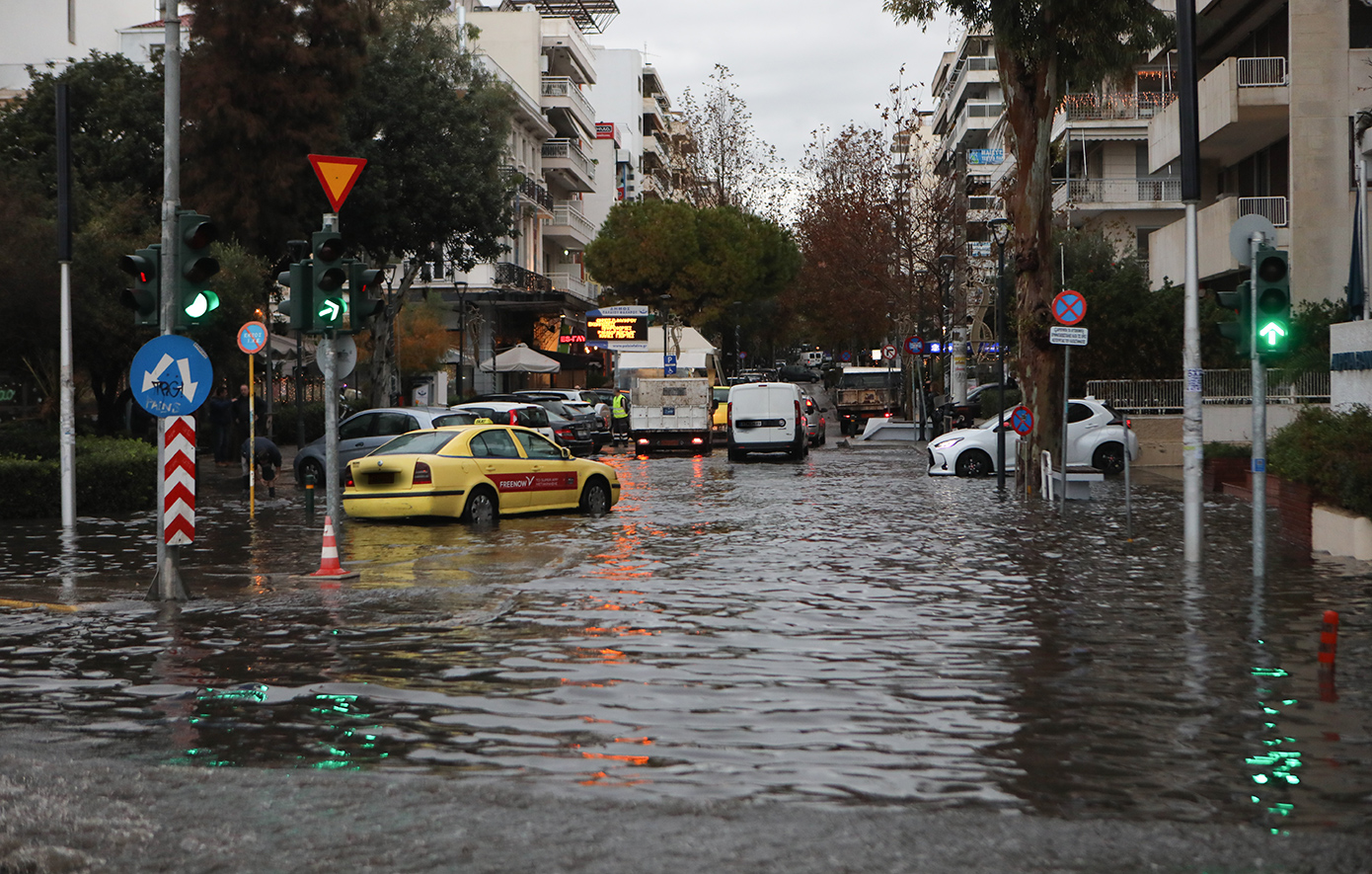 Προ των πυλών η κακοκαιρία – «Στο κόκκινο» η Θεσσαλία, με βροχές «3 μηνών να πέφτουν σε 20 ώρες»