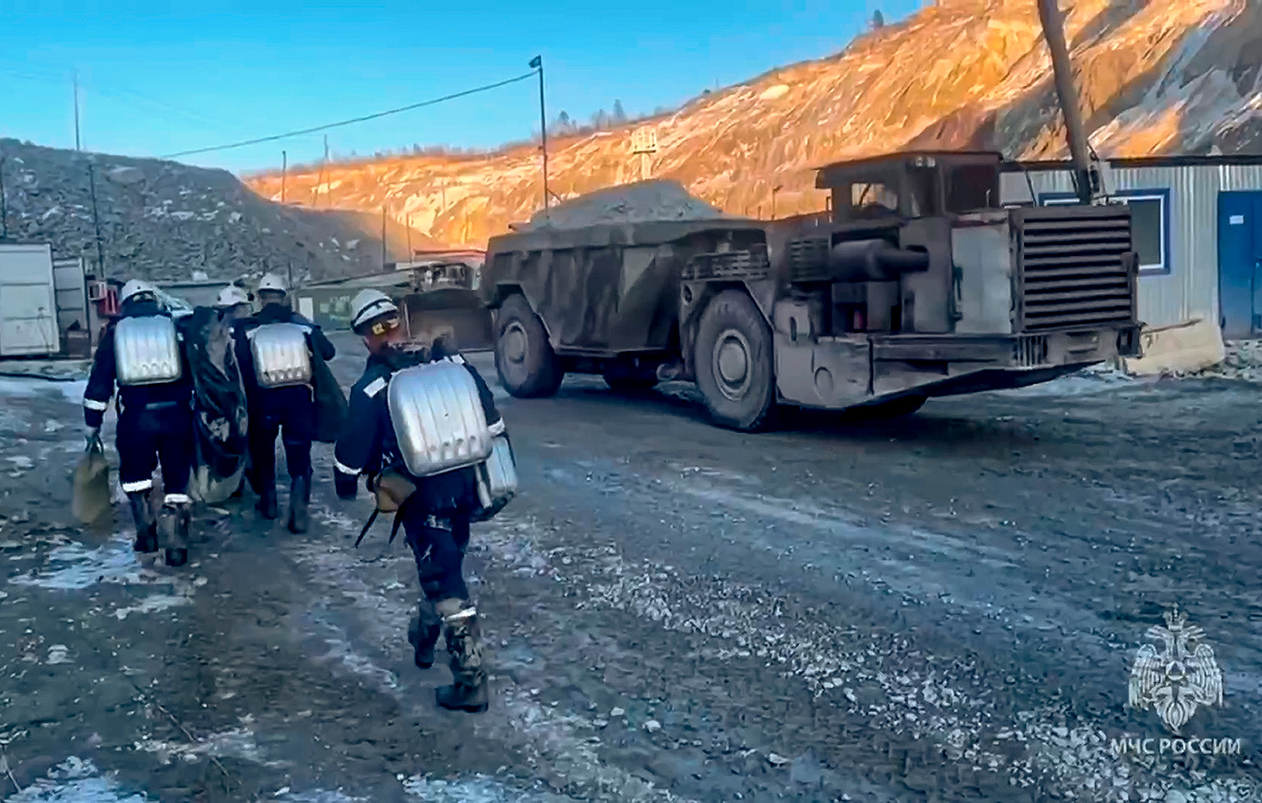 «Δύσκολη η κατάσταση» για τους 13 εργάτες που παραμένουν εγκλωβισμένοι σε χρυσωρυχείο της Ρωσίας δύο ημέρες