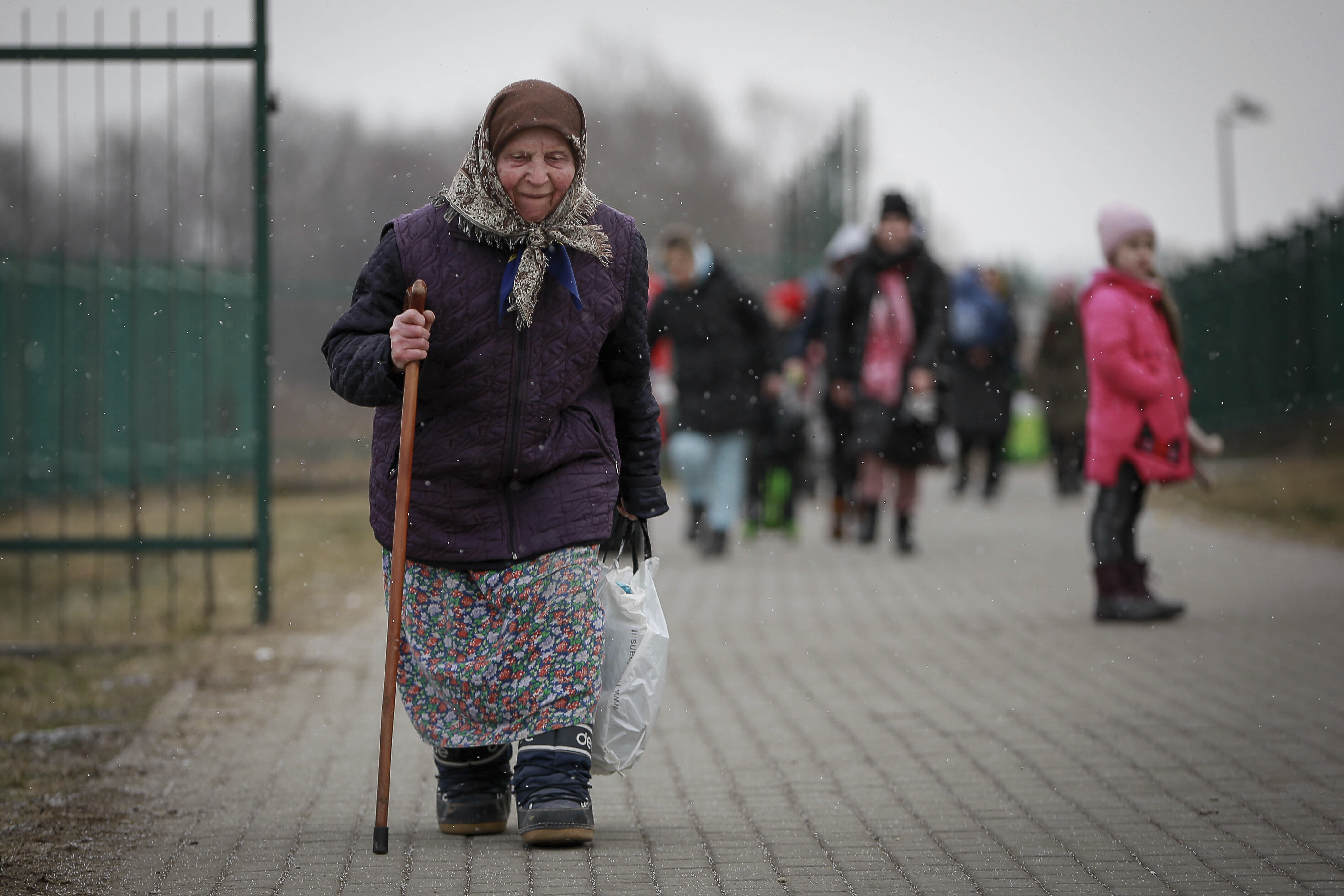 Η συγκλονιστική ιστορία της 97χρονης Ουκρανής που περπάτησε 10χλμ., για να γλιτώσει από τους βομβαρδισμούς