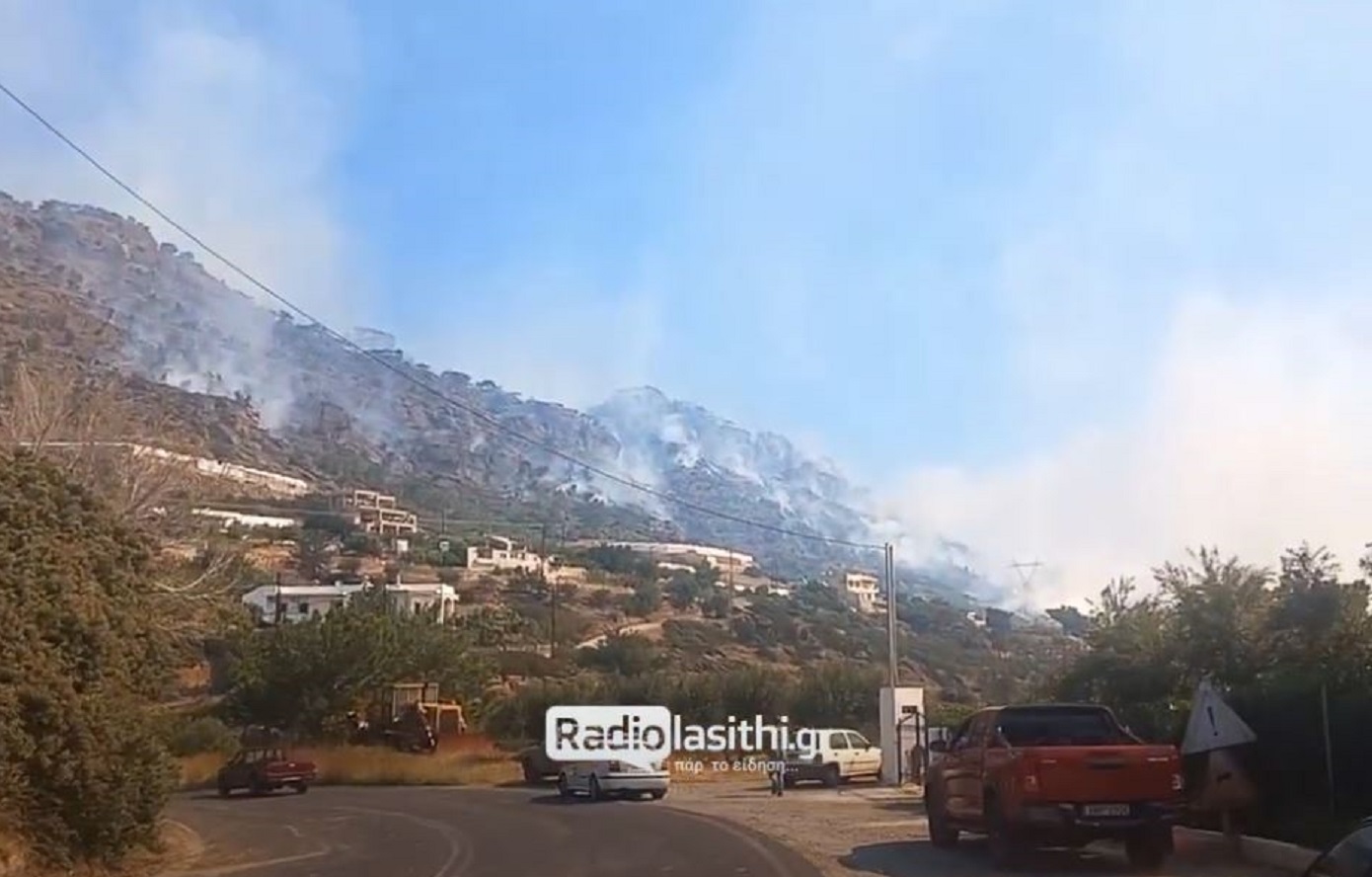 Βελτιωμένη η εικόνα της φωτιάς στο Λασίθι – Οι πυροσβέστες θα δώσουν ολονύχτια μάχη με τις φλόγες