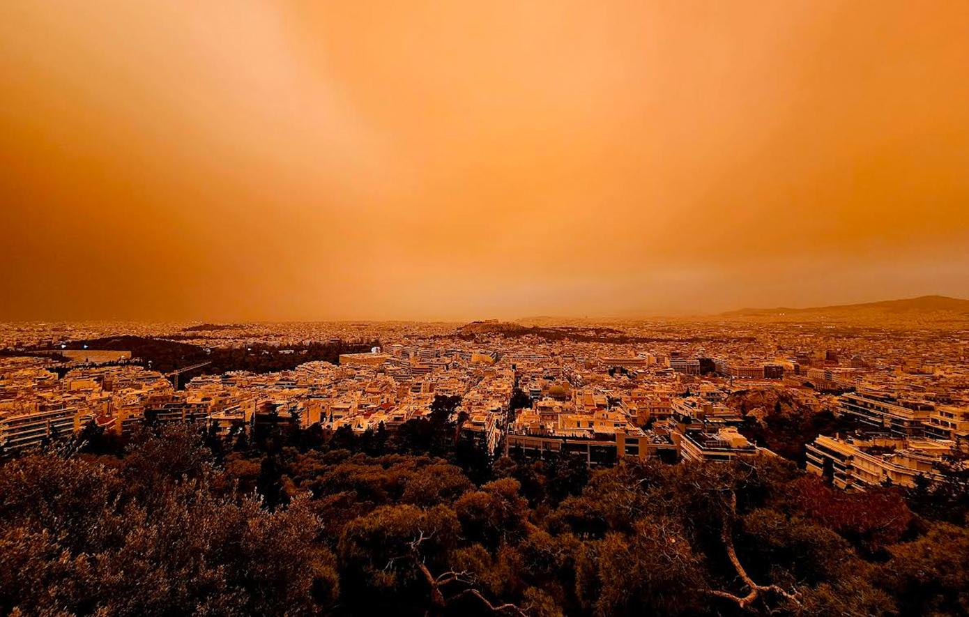 Κολυδάς: «Το εντονότερο γεγονός που έχει καταγραφεί στην Αθήνα» – Πώς δημιουργήθηκε το «απόκοσμο» χρώμα από την αφρικανική σκόνη