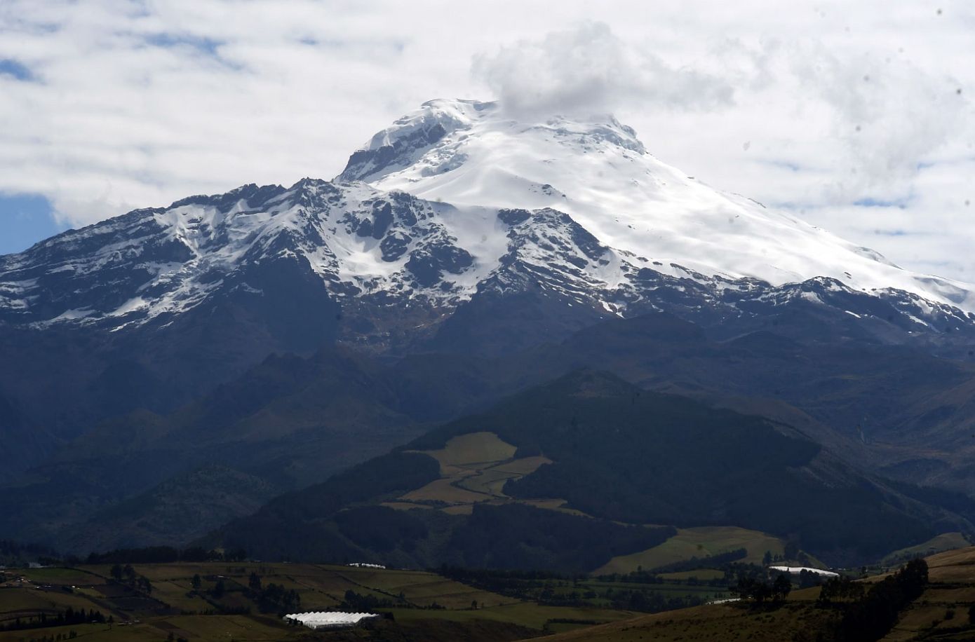 Χιονοστιβάδα παρέσυρε τρεις ορειβάτες στον Ισημερινό