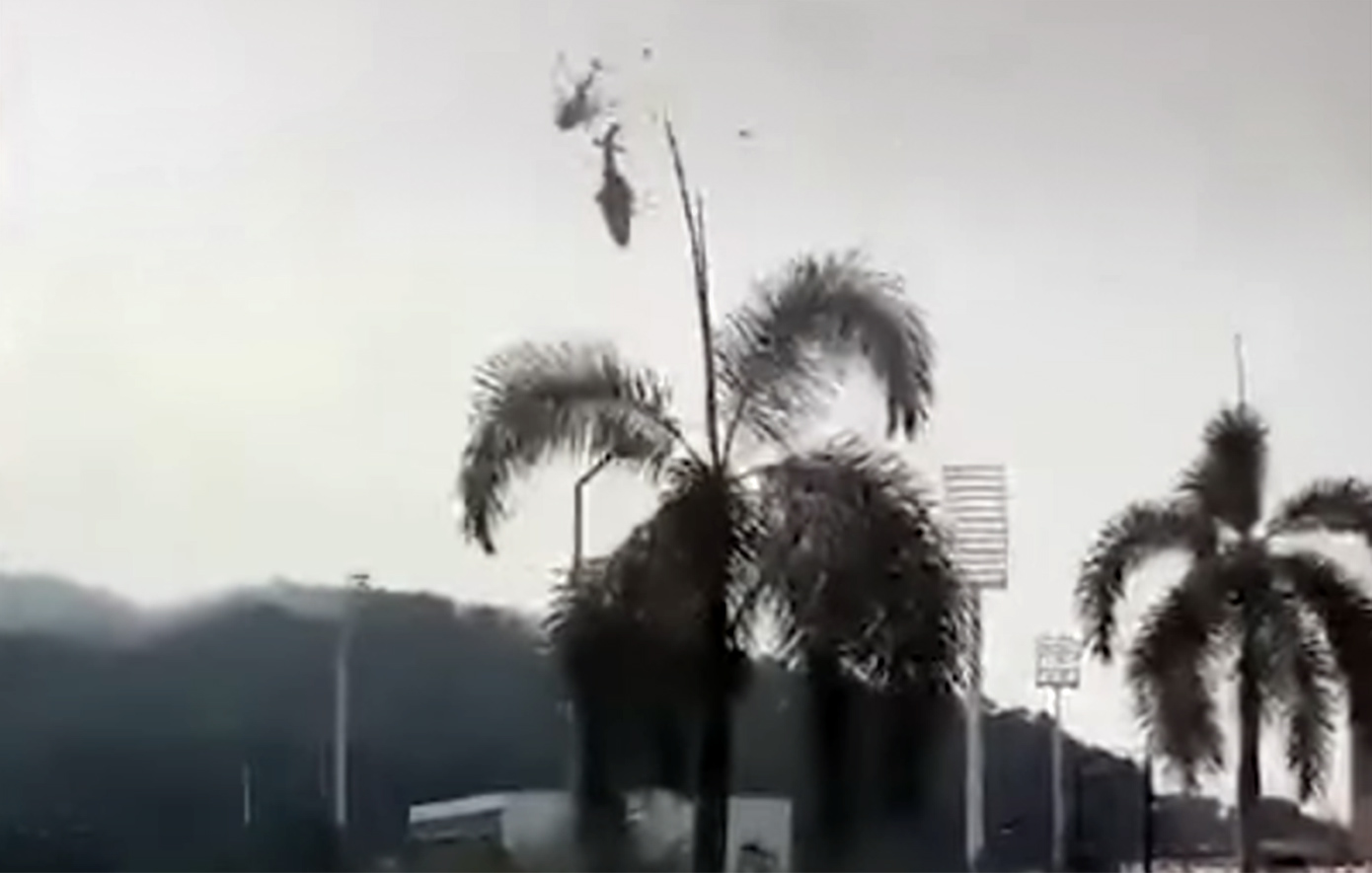 Βίντεο από τη στιγμή που δύο ελικόπτερα συγκρούονται στον αέρα στη Μαλαισία – Δέκα νεκροί