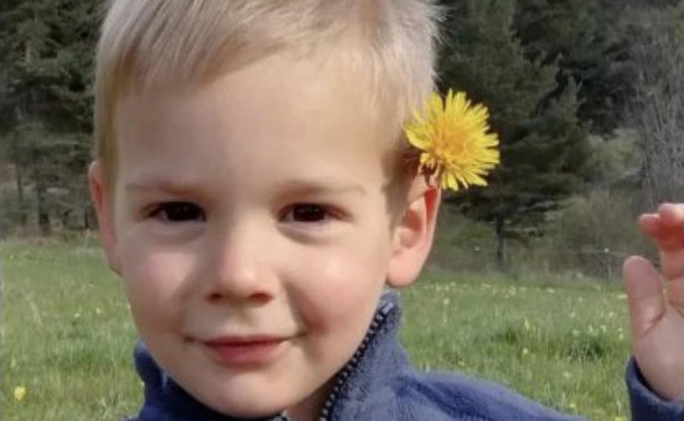 Νέα στοιχεία για τον ανεξήγητο θάνατο του μικρού Εμίλ &#8211; Βρέθηκαν τα ρούχα του και δαγκώματα από ζώα στο κρανίο