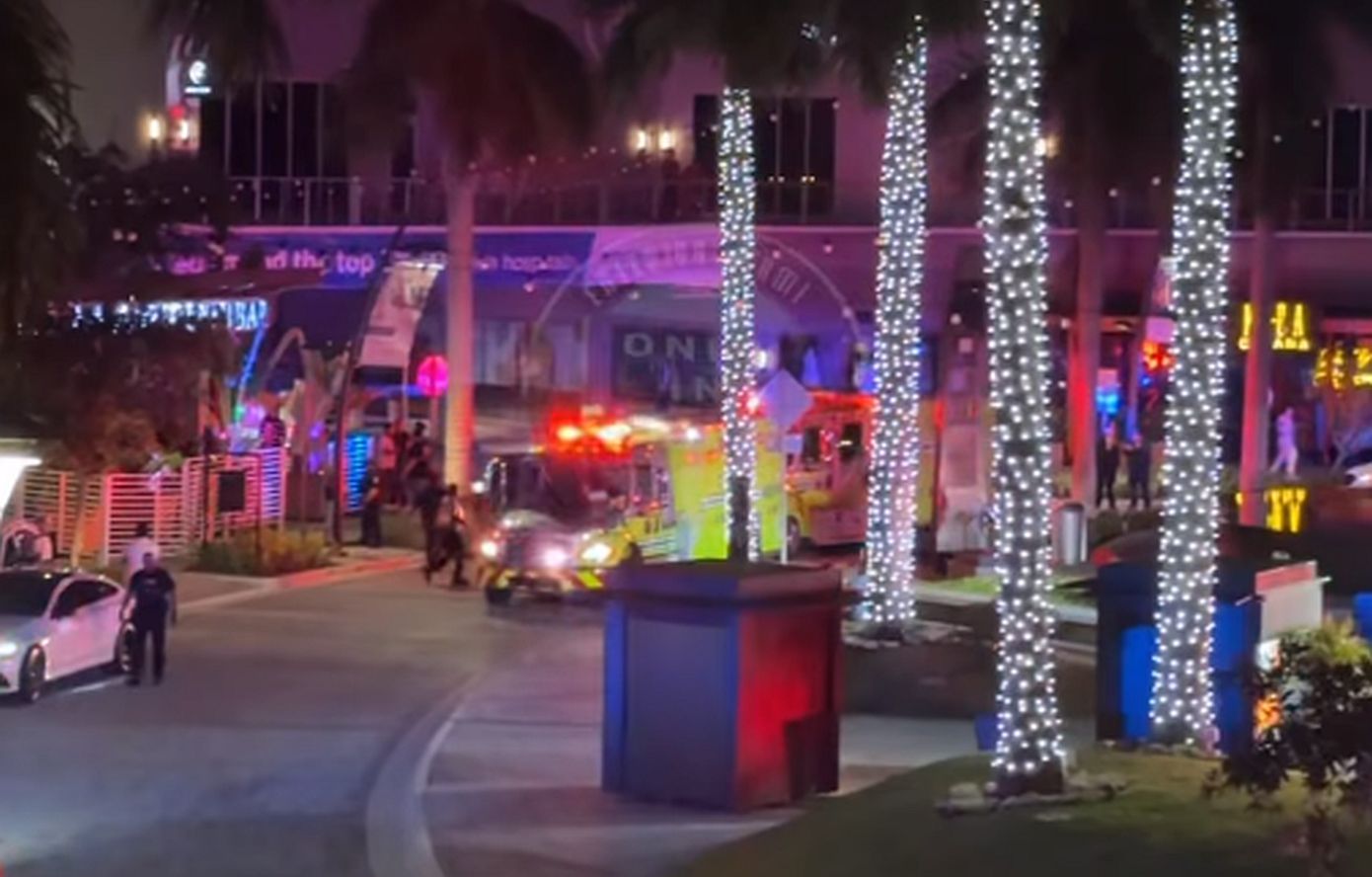 Δύο νεκροί και επτά τραυματίες από περιστατικό με πυροβολισμούς σε μπαρ στη Φλόριντα