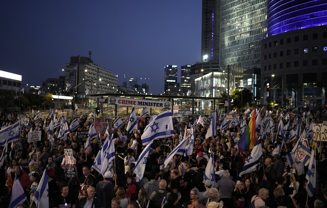 Στους δρόμους χιλιάδες Ισραηλινοί – Διαδηλώνουν κατά της κυβέρνησης Νετανιάχου