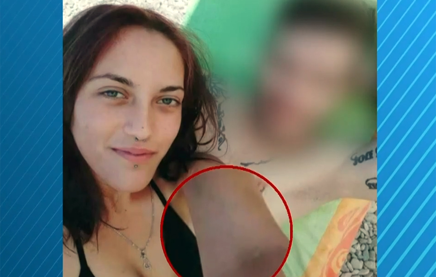 Η φωτογραφία &#8211; ντοκουμέντο της 28χρονης Κυριακής Γρίβα με μελανιές στο χέρι και τον 39χρονο δολοφόνο δίπλα της