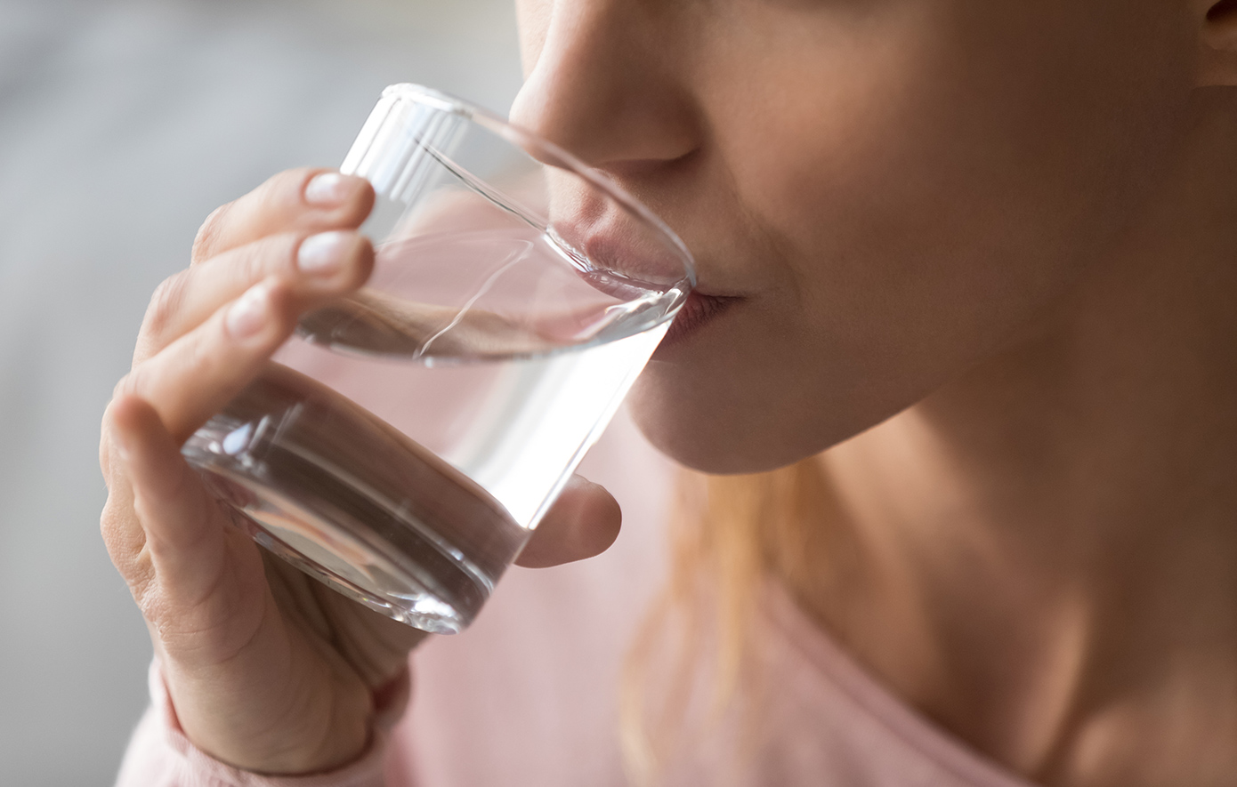7 συμβουλές για να πίνεις περισσότερο νερό