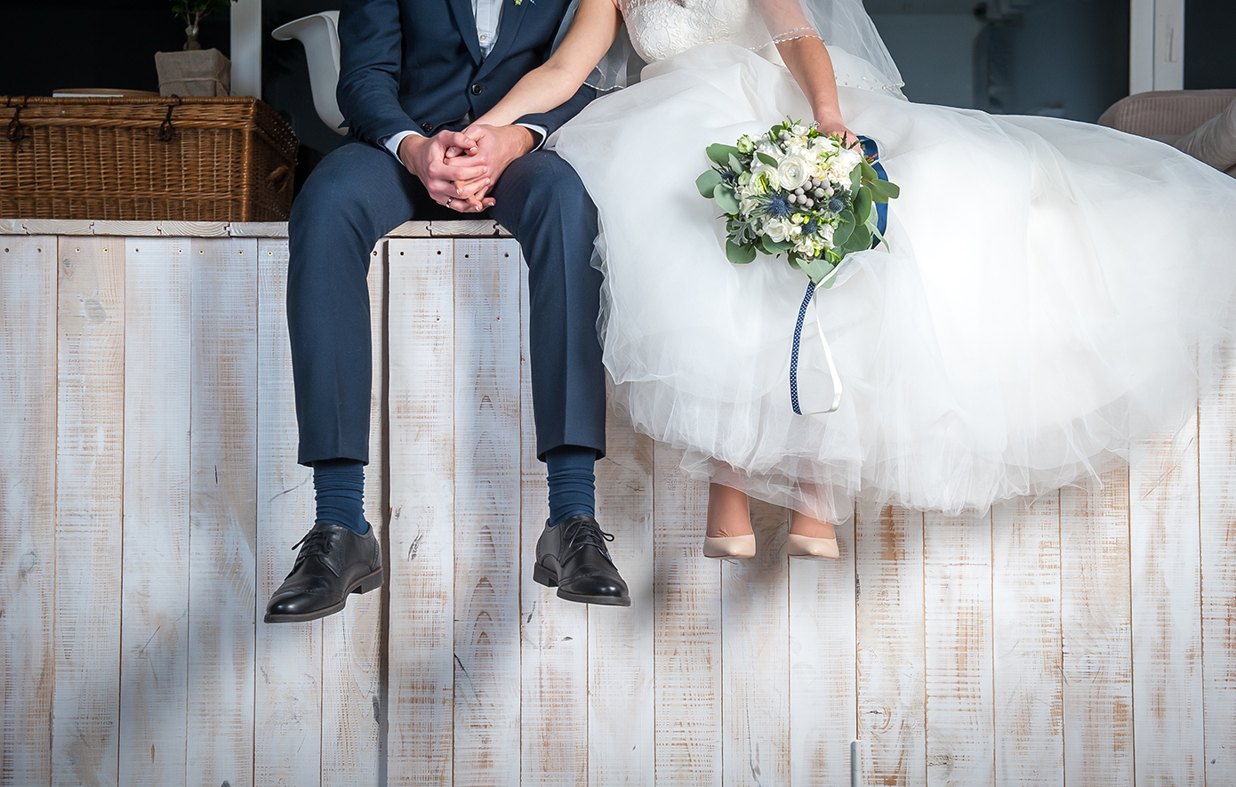 Τσιγκούνης γαμπρός μετέτρεψε σε ρινγκ τη γαμήλια δεξίωση – Έβρισε τη νύφη, έδειρε καλεσμένους και έφυγε με χειροπέδες