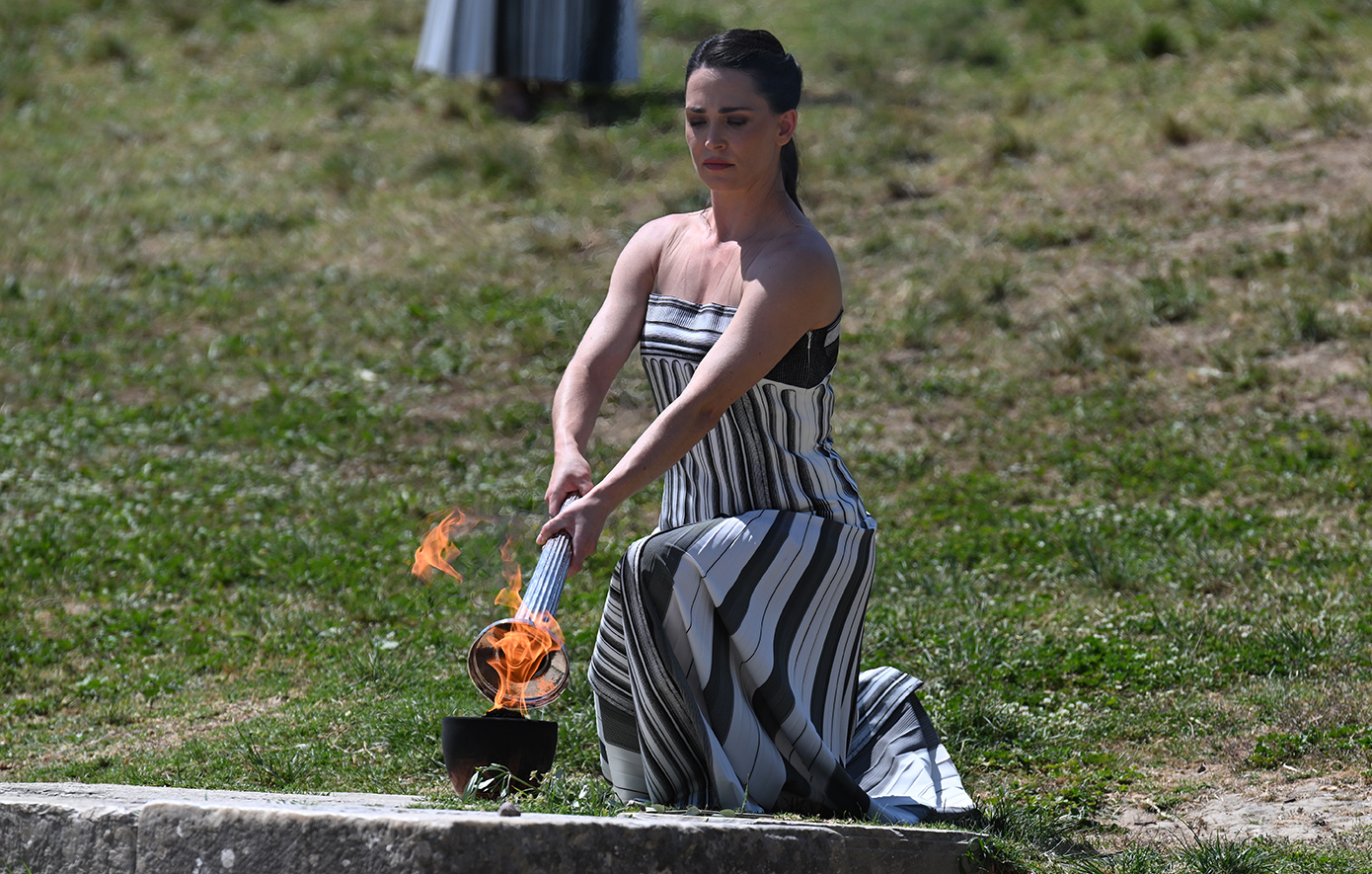 Με απόλυτη επιτυχία ολοκληρώθηκε η επίσημη πρόβα της τελετής αφής της Ολυμπιακής Φλόγας στην Αρχαία Ολυμπία