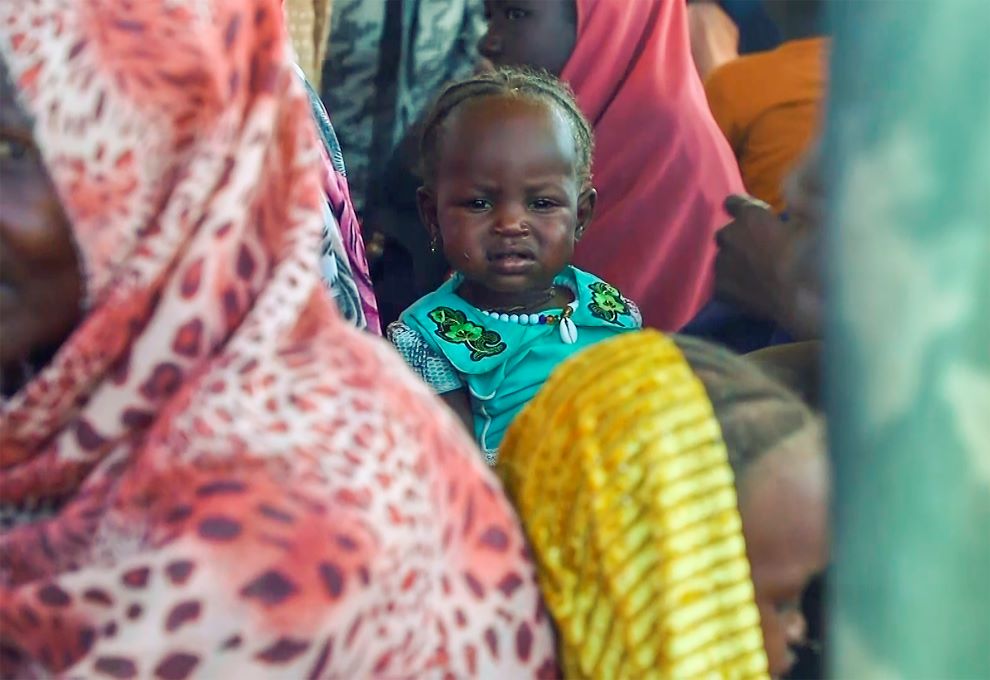 Εξαθλίωση έπειτα από έναν χρόνο πολέμου στο Σουδάν &#8211; «222.000 παιδιά ενδέχεται να πεθάνουν από την πείνα τις επόμενες εβδομάδες ή μήνες»
