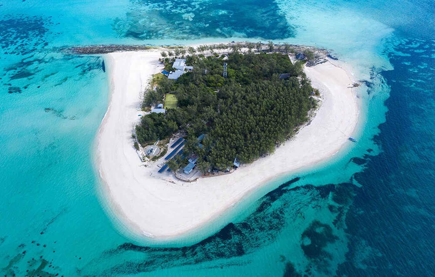 Πώς ένα ιδιωτικό νησί αξίας 31.000€ ανά διανυκτέρευση, εμπνευσμένο από τους Κένεντι, έγινε φάρος του βιώσιμου τουρισμού