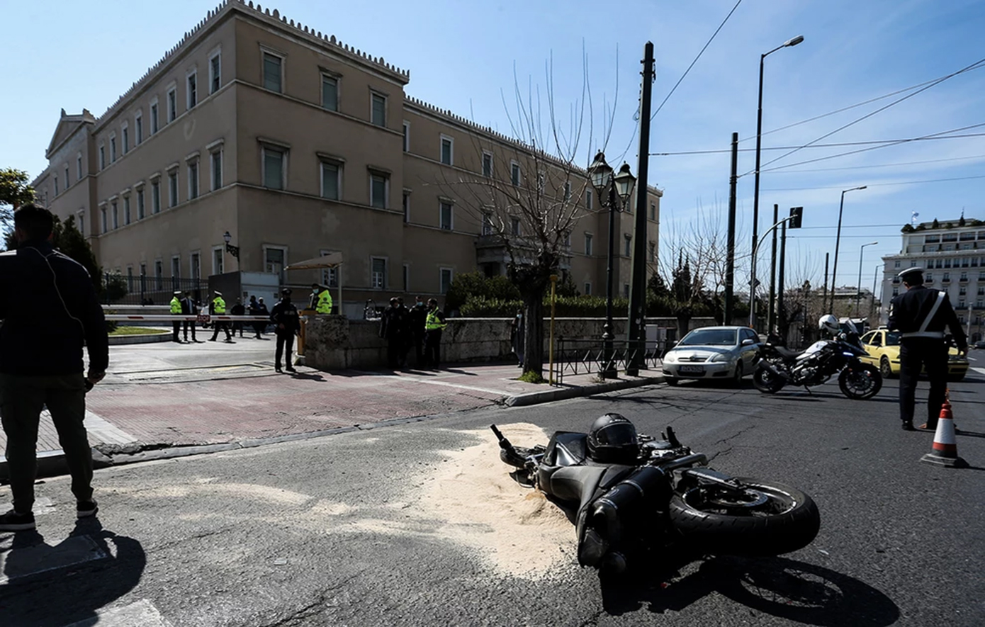 Τροχαίο Βουλή: Την ενοχή του αστυνομικού ζήτησε ο εισαγγελέας &#8211; «Θα έχανε 3 λεπτά και για 3 λεπτά σκότωσε το παιδί μου»