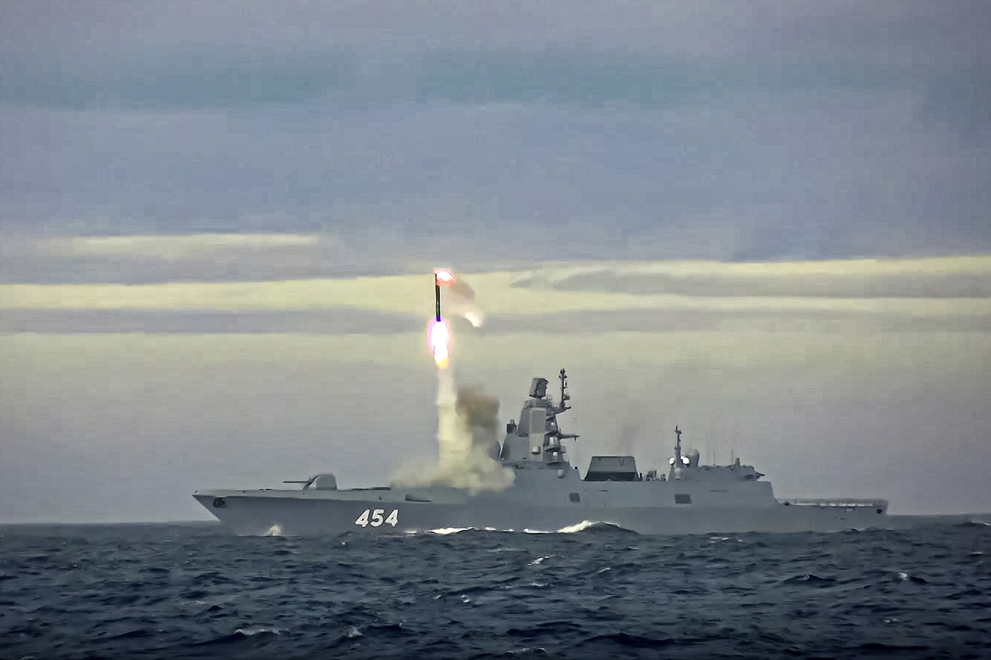 Η Ρωσία έχει εκτοξεύσει πέντε νέους υπερηχητικούς πυραύλους Zircon κατά του Κιέβου