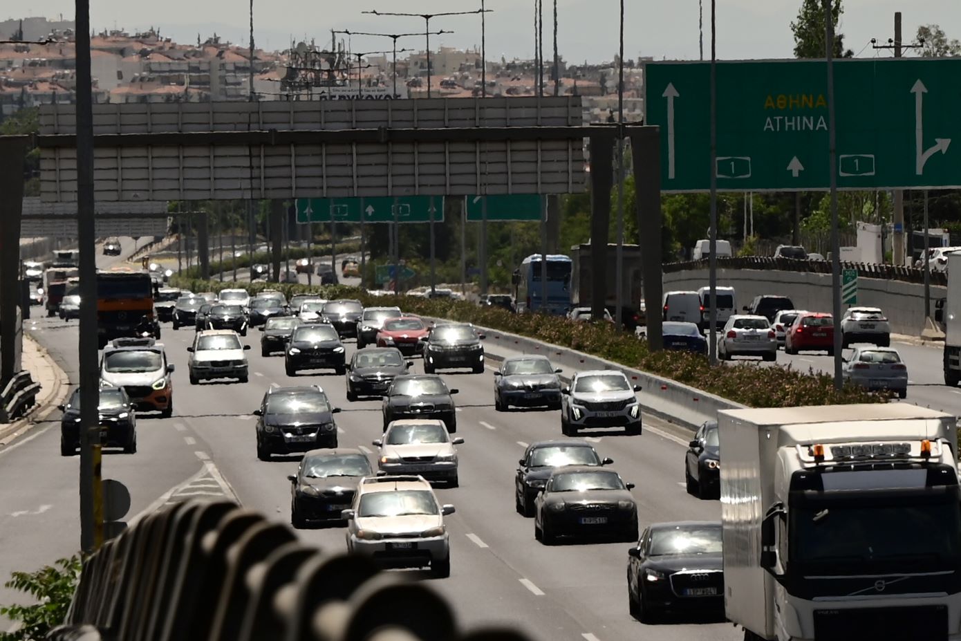 Έξοδος Πάσχα: Αυξημένη η κίνηση στην Αθηνών-Κορίνθου, αισθητή βελτίωση στην Αττική οδό
